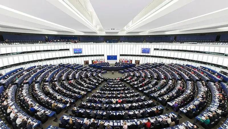 Полукруглый зал Европейского парламента в Страсбурге