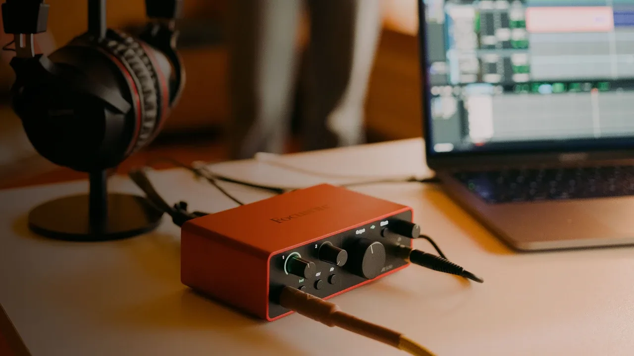 USB-аудиоинтерфейс Focusrite Scarlett Solo в рабочей обстановке