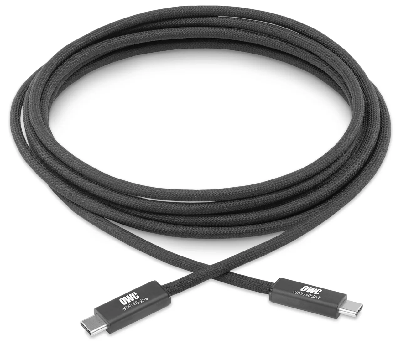 Свёрнутый в кольцо чёрный активный оптический кабель OWC USB4 с разъёмами USB-C и маркировкой 60W | 40Gb/s