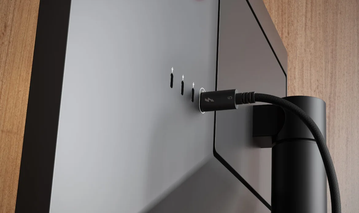 Штекер CalDigit Thunderbolt 5 Pro Cable с обозначением Thunderbolt 5, подключённый к монитору